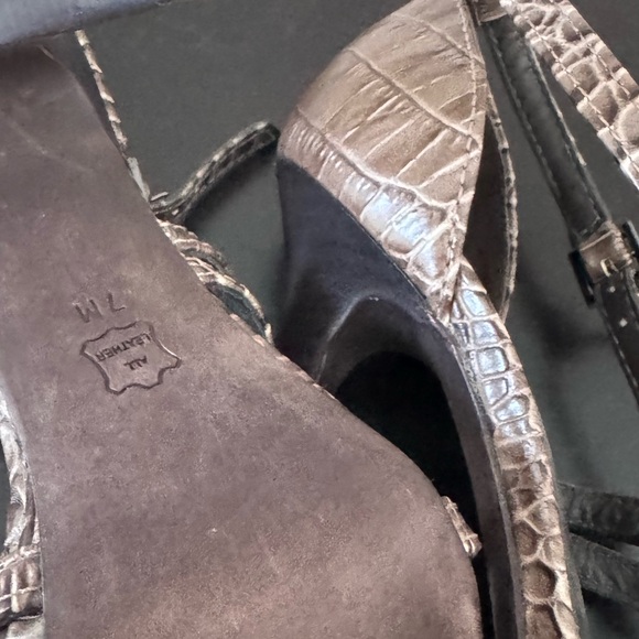 NWOT - Tory Burch Brown Leather Elizabeth Crocodile Heels Women's Size 7 - Picture 7 of 7